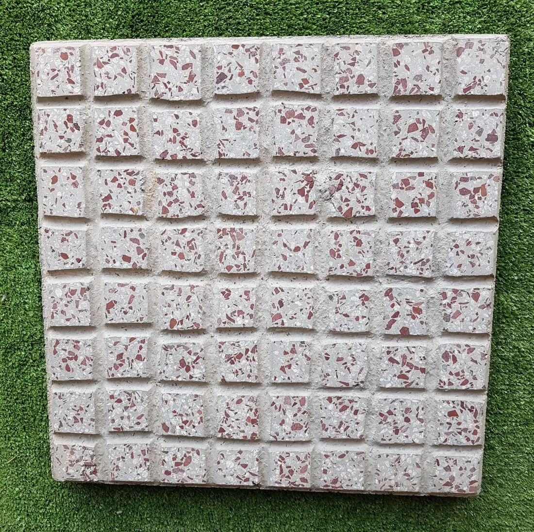 64 Panes Gris, grano rojo